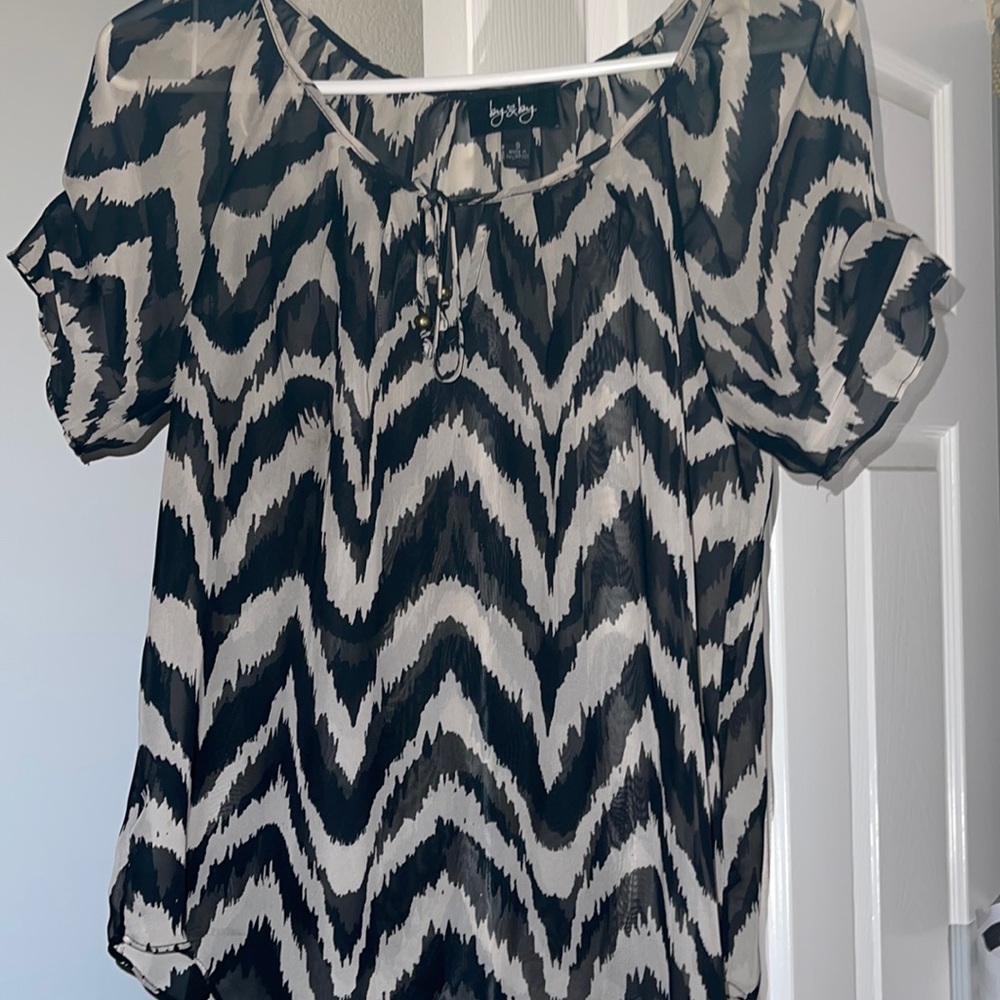 neutral blouse with slight puff sleeve